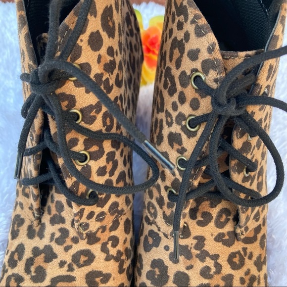 Y.not? Oana Beautiful Leopard print tie up booties with chunky heels size 7M - Picture 4 of 12